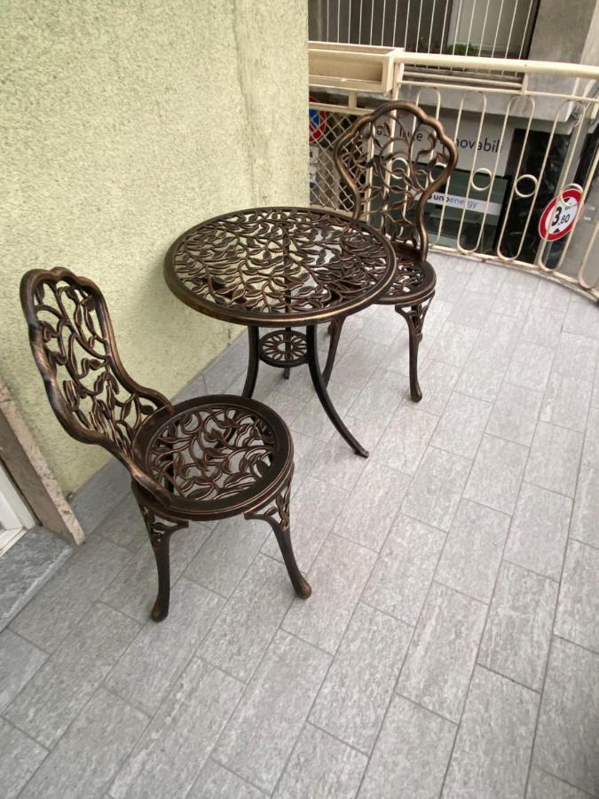 La Lupa Apartment - In The Heart Of Aosta With Car Box Bagian luar foto