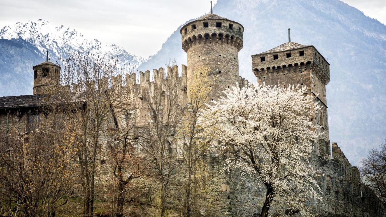 La Lupa Apartment - In The Heart Of Aosta With Car Box Bagian luar foto