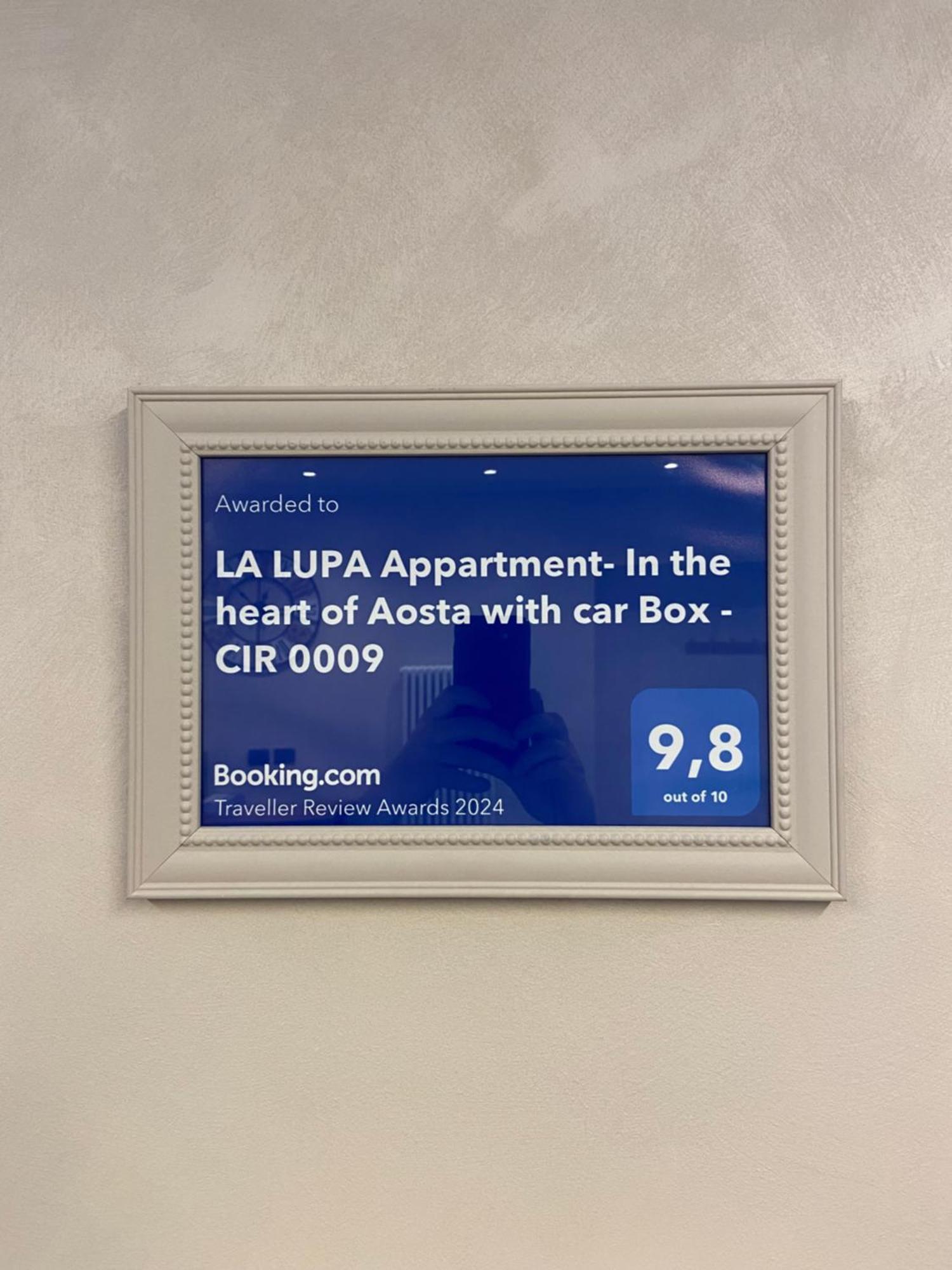 La Lupa Apartment - In The Heart Of Aosta With Car Box Bagian luar foto